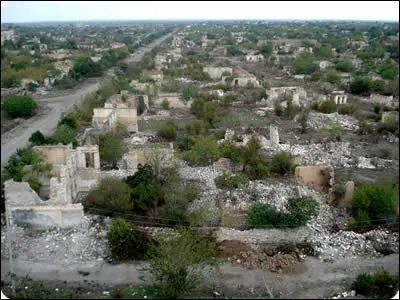 Agdam, ville caucasienne est une ville fantme depuis la fin de l're sovitique est :