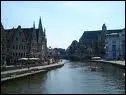 Au confluent de la Lys et de l'Escaut c'est le chef-lieu de la Flandre-Orientale. C'est la ville natale de Charles Quint. Jacques Brel l'a unie  Bruges dans sa chanson 'Marieke'. C'est :