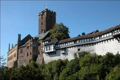 Quelle est cette ville allemande situe  l'ouest de la Thuringe ? JS Bach y est n.