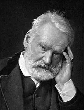 Il a crit, parmi un trs grand nombre d'uvres, 'Les misrables'. Qui est-ce ?