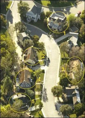 D'aprs cette photo, dites qui vit deux maisons  droite de Susan Mayer ?