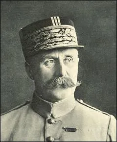 Quel est ce Marchal considr comme le vainqueur de la guerre 14-18 et condamn  mort aprs la guerre de 39-45 ?