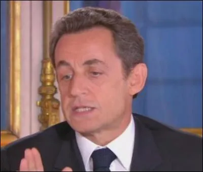 Le Prsident n'a pas hsit  envoyer des piques  ses intervieweurs. Qu'a-t-il dit par exemple  David Pujadas ?