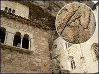 Durandal, l'pe de Roland. la lgende raconte que lance depuis Roncevaux, elle traversa plusieurs centaines de kilomtres avant de tomber :