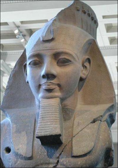 Ce pharaon a t qualifi de 'Grand', il a rgn pendant trs longtemps et fait partie de la XIXme dynastie