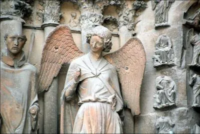 Sur quelle cathdrale peut on voir cet ange souriant ?