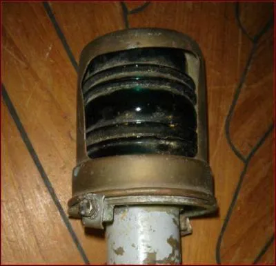 Sur le bateau, pouvez-vous posez ce feu vert de navigation n'importe o, pourvu qu'il soit vu ?