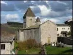 Situ sur l'ancienne voie romaine reliant Lyon  Autun, ce petit village vit du travail du bois et de la fabrication d'un fromage de chvre, 'le blanc de Faye'.