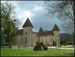 Ce bourg est bti atour d'une abbaye bndictine fonde au 8e s. Un corps de logis Renaissance subsiste. Au coeur du village se trouve un Muse lapidaire (sculptures des 12e et 14e s. ).