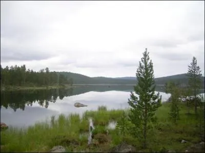 Le pays compte 35 parcs nationaux qui couvrent environ 2, 5% du territoire national. Le parc Urho Kaleva Kekkonen couvre  lui seul 2550 km. Prs de la frontire russe il est en :