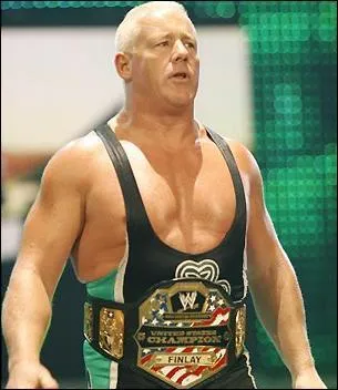 De quelle nationalité est-il ?