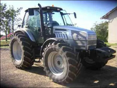 Quelle est la marque de ce tracteur ?