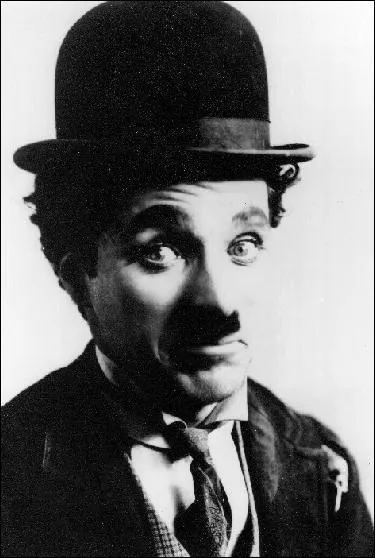 Acteur, ralisateur, producteur, scnariste, crivain et compositeur britannique n  Londres le 16 avril 1889. Qui est-ce ?