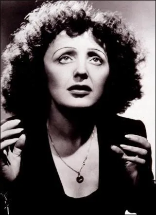 Qui est cette chanteuse franaise de music-hall et de varits, considre comme l'archtype de la chanteuse franaise, et sans doute la plus connue dans l'histoire en France comme  l'trange