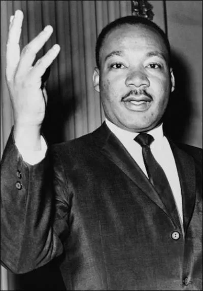 C'est un pasteur baptiste afro-amricain n  Atlanta (tats-Unis) le 15 janvier 1929 et mort assassin le 4 avril 1968  Memphis. Prix Nobel de la Paix en 1964. Qui est-ce ?