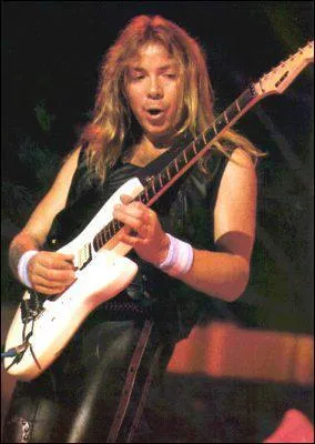 Je suis un ami de longue date de Steve Harris, fondateur d'Iron Maiden. Je suis...