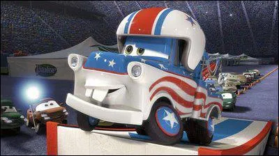 Il nous raconte ses 'aventures' dans Cars Toon. Qu'est-il sur cette photo ?