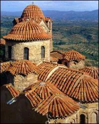 Hugo disait 'Rome remplaait ... ... , dj Napolon perait sous Bonaparte'. Quelle est cette ville ?