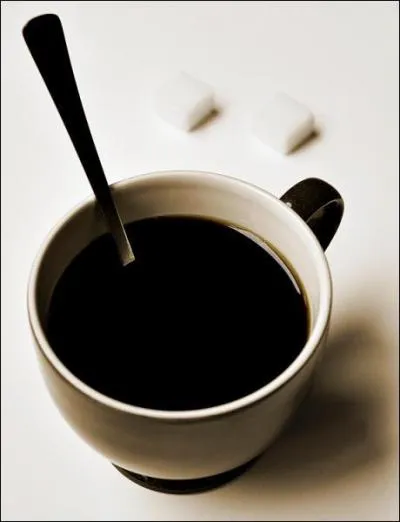 Un petit caf, de quel couleur sont les fruits du cafier ?