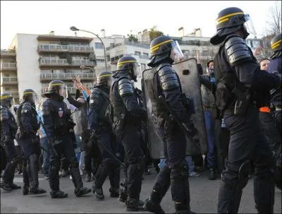 Voici des C. R. S. que signifie le S ?