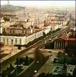 Dans quel pays cette ville se trouve-t-elle ? (indice : c'est le plus grand pays du monde)