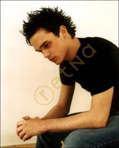 Comment s'est fait connaître Gareth Gates ?