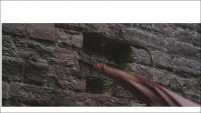 (HP1) Combien de fois Hagrid tape-t-il sur le mur pour accder au chemin de traverse ?