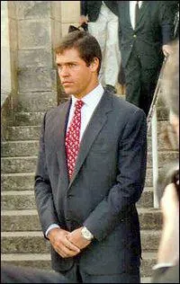 Louis de Bourbon, duc d'Anjou, chef de la branche des Bourbon d'Espagne est une autre prtendant lgitimiste; il descend de :