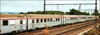 Le Mistral �tait un train rapide en service avant l'arriv�e du TGV. On y trouvait les 1�res voitures climatis�es circulant en France. Il reliait Paris � ...