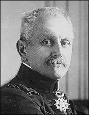 Commandant la VI arme en 1914, il est un de signataires du trait de Versailles en 1919