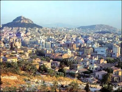 En mlangeant les lettres de celle qui peut tre soutenue par un tudiant  celles de celui qui commence en janvier, vous obtiendrez la capitale de la :