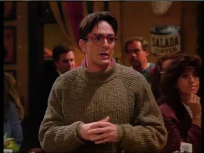 Il a jou dans Pretty Woman, Godzilla, La nuit au muse 2 et il est aussi une voix originale des Simpson. Il joue ici le scientitique amoureux de Phoebe. Qui est-ce ?