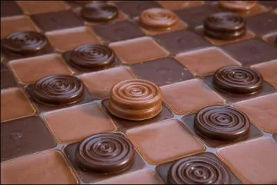 Au jeu de dames, combien y a-t-il de cases ?