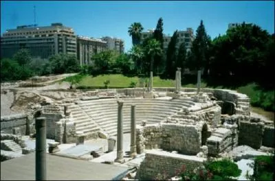 Cet amphithatre romain se trouve en Egypte. Dans quelle ville ?