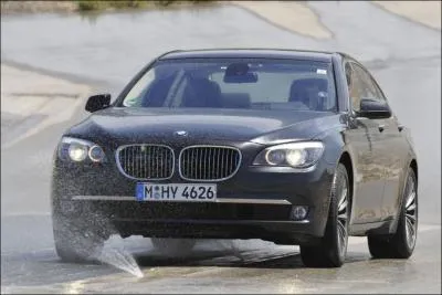 Il s'agit d'une BMW :