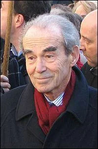 Lui c'est Robert Badinter, l'avocat et ministre qui fit abolir la peine de mort en :