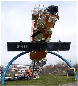 Le nombre de satellites (ici ENVISAT, 8 tonnes, 2 milli ards d'euros) envoys par les fuses Ariane s'lve en 2010 