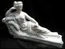 Immortalise par le ciseau du sculpteur Canova, la soeur prfre de Napolon 1er trompait ses maris... . et ses amants. Quel est son nom ?