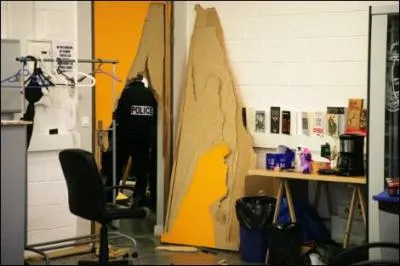 Lors du cambriolage de Rue89 le week-end dernier, avec quoi les voleurs ont-ils dfonc les portes ?