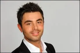 Son pr�nom est ... . .