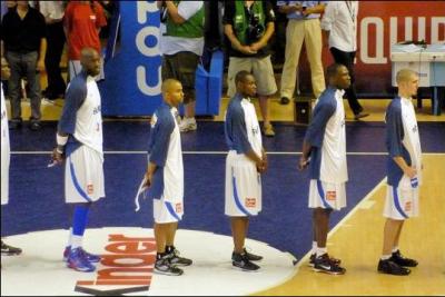 Ces sportifs sont tous en rang...