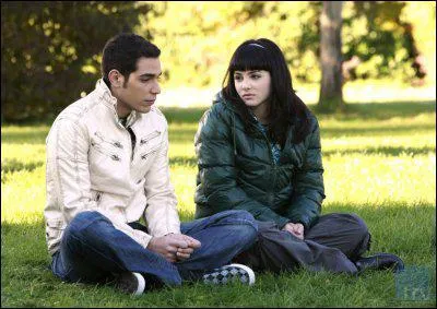 Avec qui sort Isaac ?