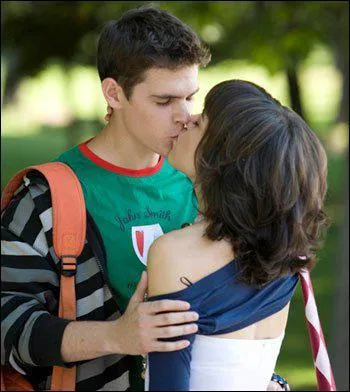 Avec qui Jules a t-il eu sa 1ere fois . . ?