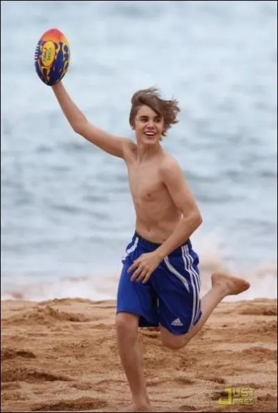 Pendant ses vacances d't, Justin est all :