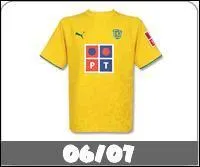 Quelle équipe porte ce maillot ?