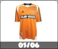 Quelle équipe possède ce maillot ?