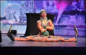 On le surnomme 'L'Homme Grenouille' !