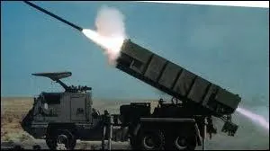 Pendant la Seconde Guerre mondiale, les Soviétiques ont monté des séries de lance-roquettes sur des véhicules. Quel nom leur ont-ils donné ?