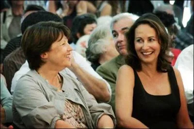 Dans le livre  Petits meurtres entre camarades , publi au mois d'aot 2010, en quels termes Sgolne Royal voque-t-elle son ventuelle candidature aux primaires socialistes ?