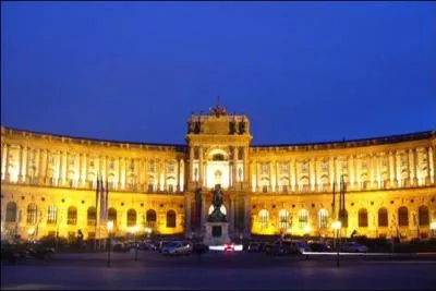 Commenc au XV sicle, le palais de Hofburg tait la rsidence hivernale de la dynastie des habsbourg. Il s'agit aujourd'hui